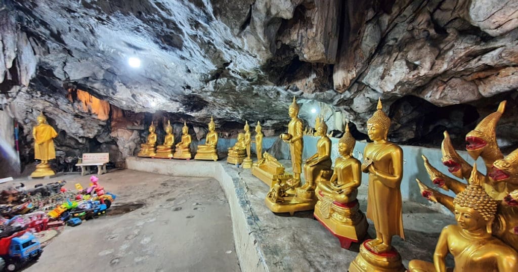 Wat Tham Khao Poon