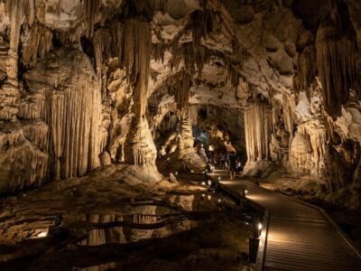 Kaeng Lava Cave (Lawa Cave)